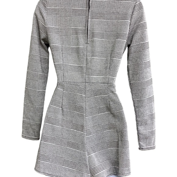 Divided Romper - Picture 2 of 5